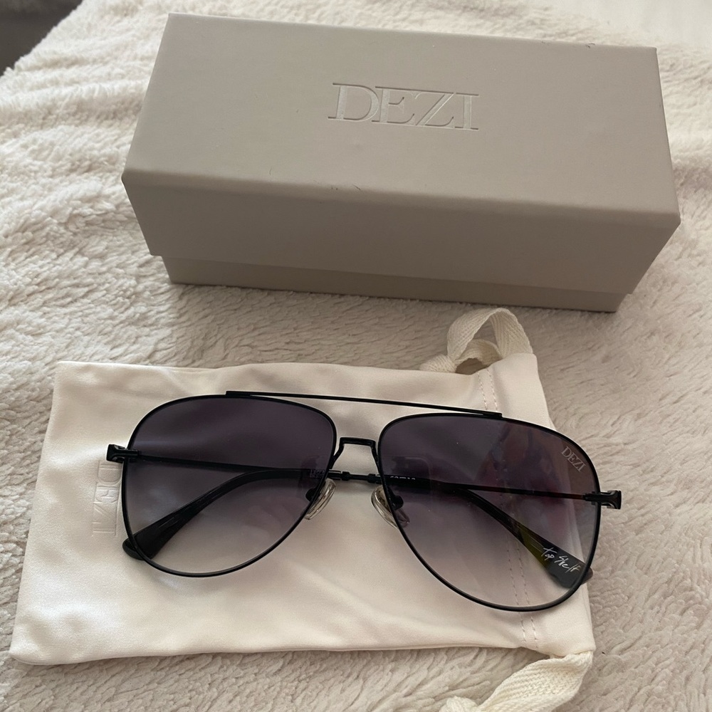 Dezi Top Shelf Sunnies (Black)